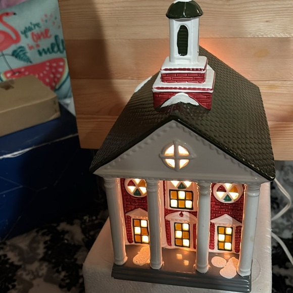 Department 56 Colonial Church - Picture 3 of 3